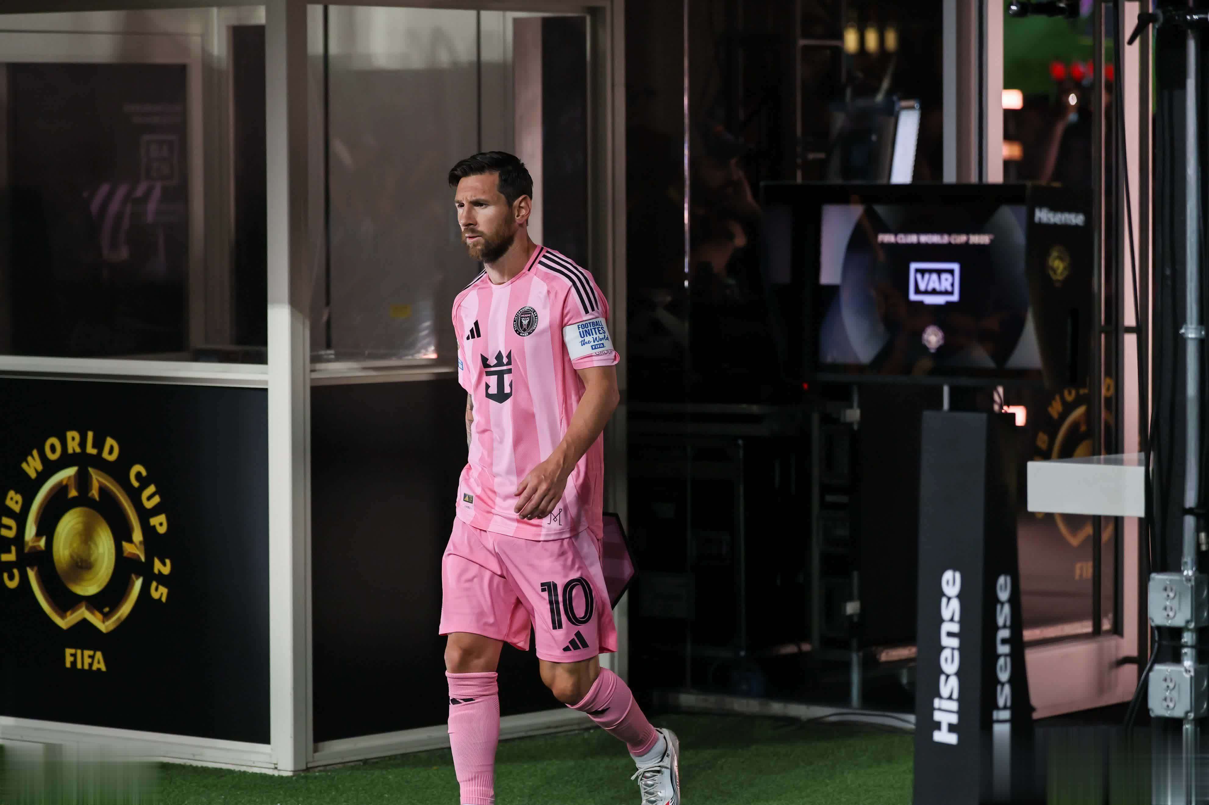 梅西在MAD比赛中比赛规则变更,最后时刻胜出引发热议! 梅西在MAD比赛中比赛规则变更,最后时刻胜出引发热议!