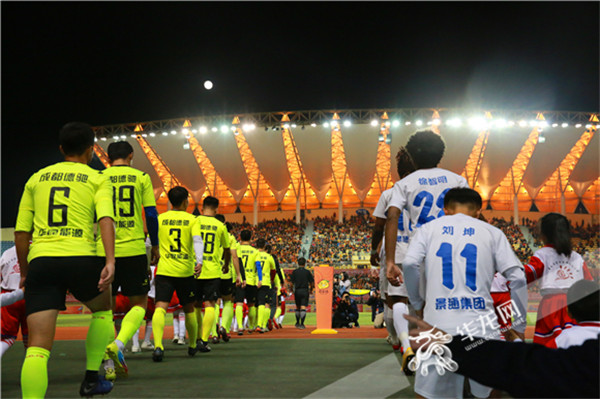 科维托娃重返赛场，反败为胜首场状态出色，中国队观众沸腾！