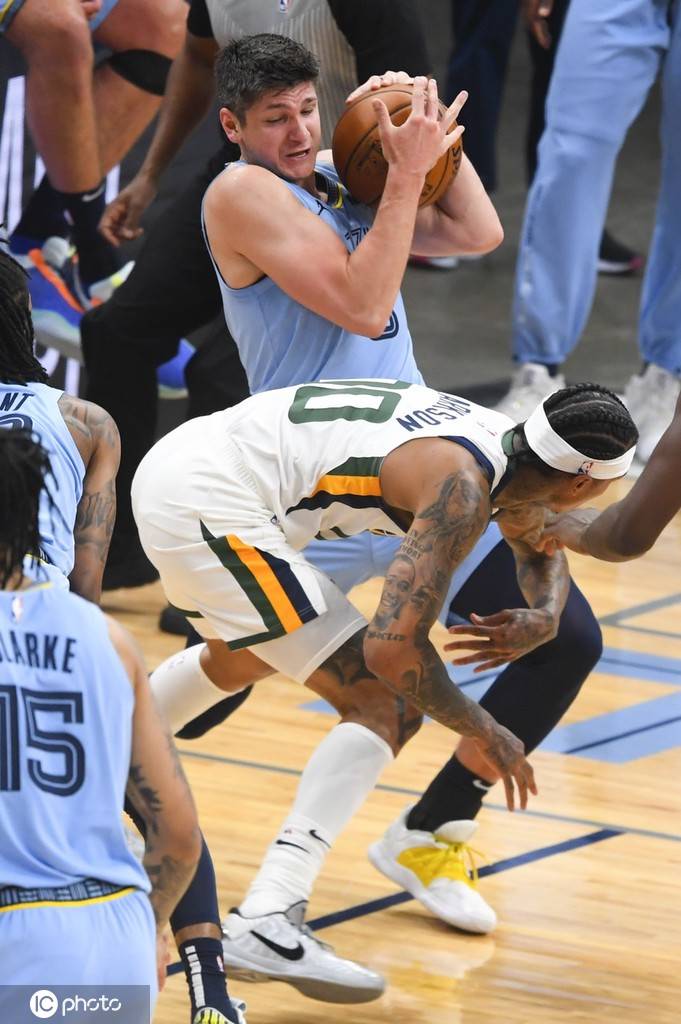 足总杯倒计时，孟菲斯灰熊今晚更衣室发声，细节引发关注，赛场秩序良好，数据趋势出现新变化